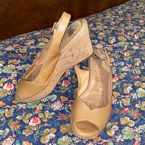 Sofft wedge Sz 8.5 tan in EUC